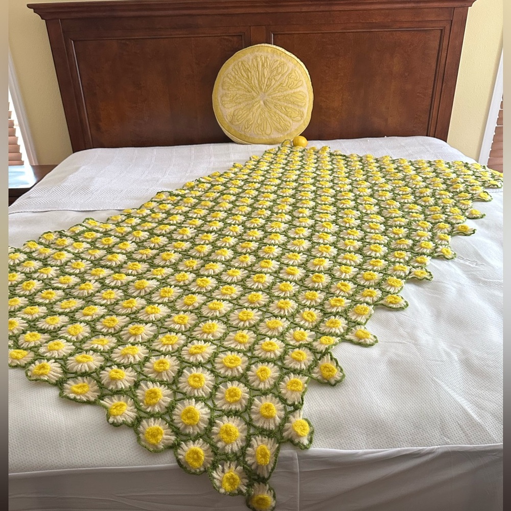 Vintage afghan “daisy” Yellow, White and Green Floral Crochet Blanket